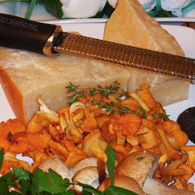 Die Cantina delle Ombre ist Ihr Spezialitätengeschäft für Weine Öle und Salze in Lübeck. Wir führen Kochkurse und Kochevents zu verschiedenen Themen durch und Bringen Ihnen die internationale Küche näher.