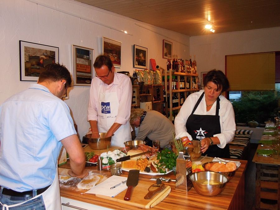 Die Cantina delle Ombre ist Ihr Spezialitätengeschäft für Weine Öle und Salze in Lübeck. Wir führen Kochkurse und Kochevents zu verschiedenen Themen durch und Bringen Ihnen die internationale Küche näher.