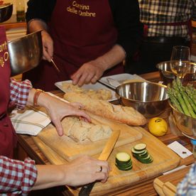 Die Cantina delle Ombre ist Ihr Spezialitätengeschäft für Weine Öle und Salze in Lübeck. Wir führen Kochkurse und Kochevents zu verschiedenen Themen durch und Bringen Ihnen die internationale Küche näher.
