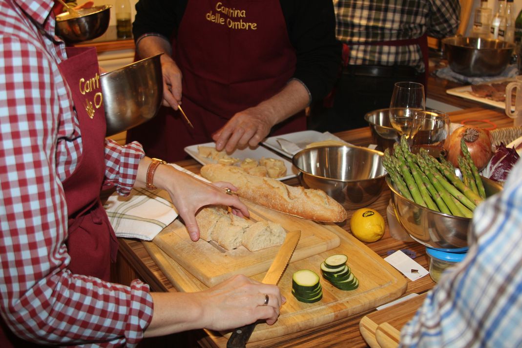 Die Cantina delle Ombre ist Ihr Spezialitätengeschäft für Weine Öle und Salze in Lübeck. Wir führen Kochkurse und Kochevents zu verschiedenen Themen durch und Bringen Ihnen die internationale Küche näher.