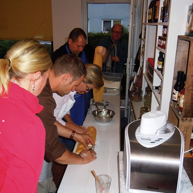 Die Cantina delle Ombre ist Ihr Spezialitätengeschäft für Weine Öle und Salze in Lübeck. Wir führen Kochkurse und Kochevents zu verschiedenen Themen durch und Bringen Ihnen die internationale Küche näher.