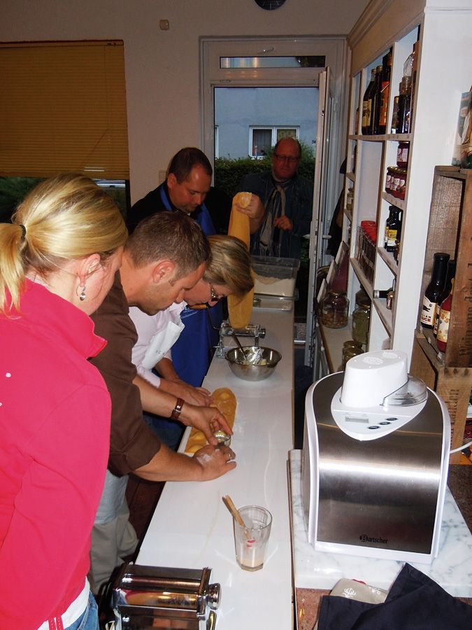 Die Cantina delle Ombre ist Ihr Spezialitätengeschäft für Weine Öle und Salze in Lübeck. Wir führen Kochkurse und Kochevents zu verschiedenen Themen durch und Bringen Ihnen die internationale Küche näher.